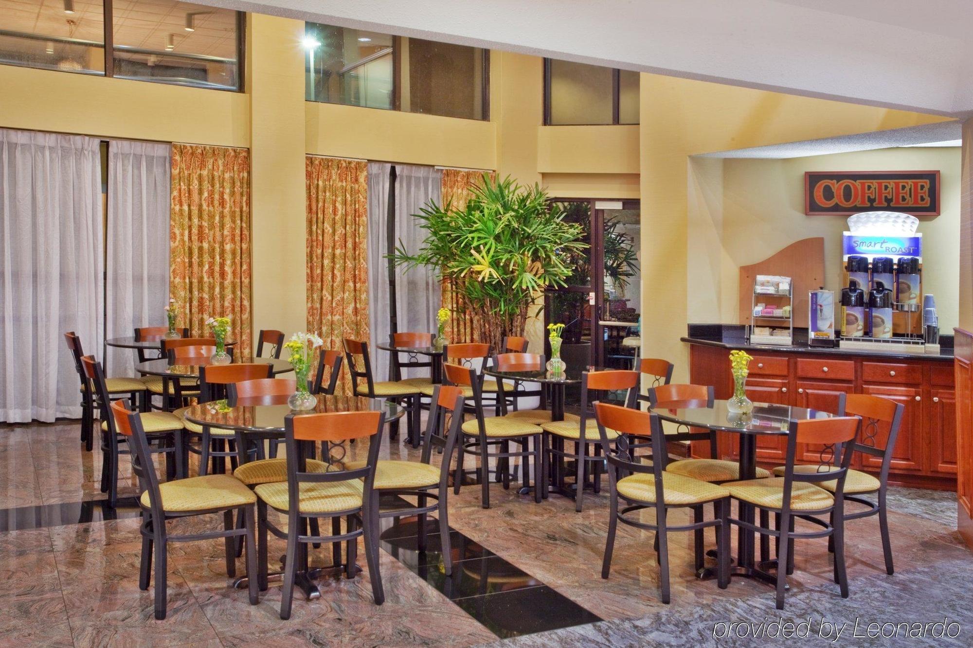 Holiday Inn Express Hotel & Suites Lawrenceville By Ihg Экстерьер фото